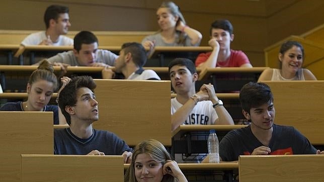 Andalucía y Castilla-La Mancha piden al Senado tratar la Lomce con las autonomías