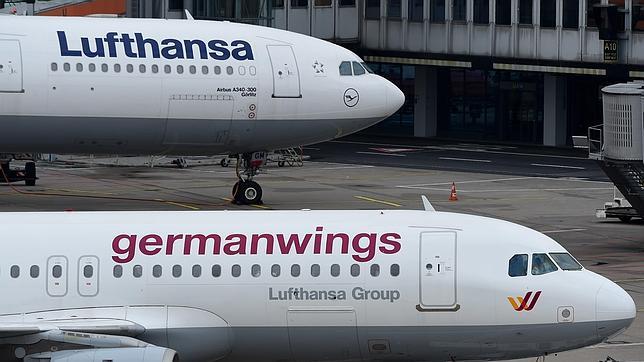 Un avión de Lufthansa, la matriz, junto a otro de Germanwings