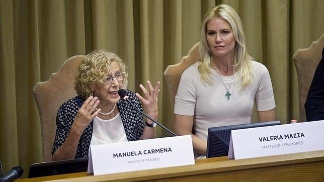 Carmena califica al Papa de «extraordinario» y a Osoro de «ejemplar»