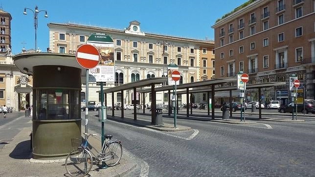 Viajar en metro o autobús en Roma, una pesadilla que empeora en verano