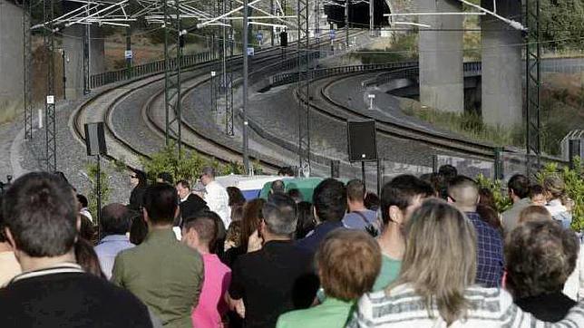 La curva de A Grandeira se llenó de personas a la hora del siniestro, dos años después