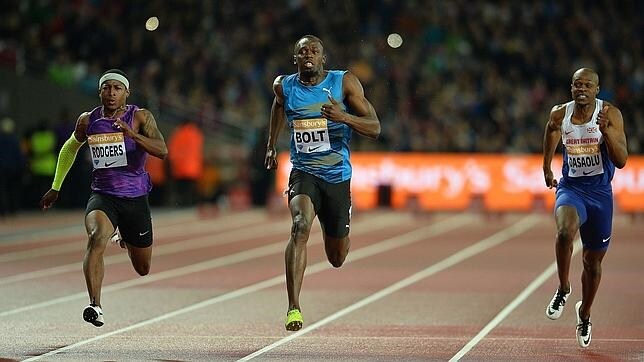 Usain Bolt vuelve a la senda de la victoria a un mes del Mundial de Pekín