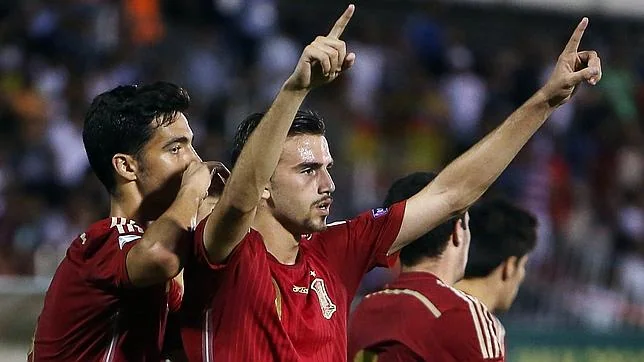 Mayoral celebra un gol con la selección española sub 19