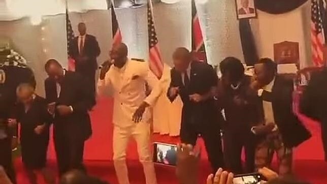 Obama se lanza a bailar el «Gangnam Style» keniano y arrasa en YouTube