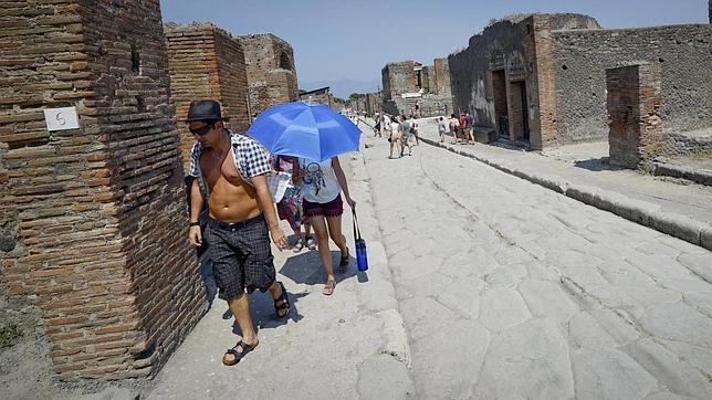 Italia podría limitar el derecho de huelga tras los paros en Roma y Pompeya