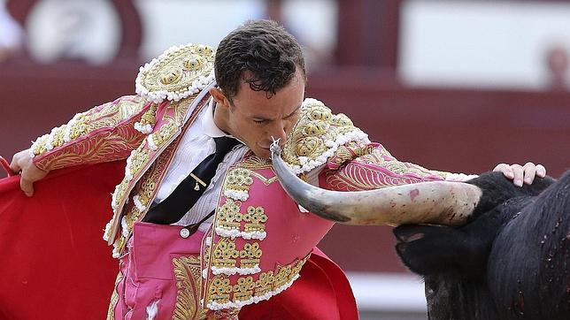 Directo: dramática voltereta del último miura a Escribano