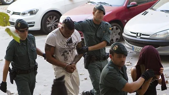 Agentes de la Guardia Civil trasladaron en 2013 a los juzgados de Instrucción de la capital balear a dos de los miembros de la banda criminal Los Ángeles del Infierno