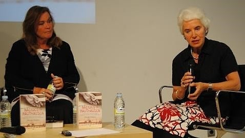 Holden y Clarke, durante la presentación