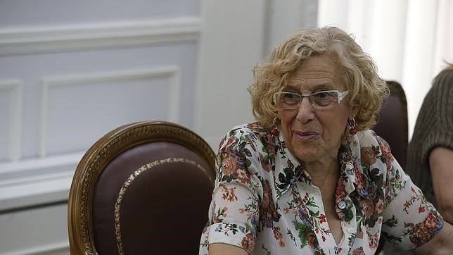 Carmena no retirará el retrato del Rey: «No es nuestra política»