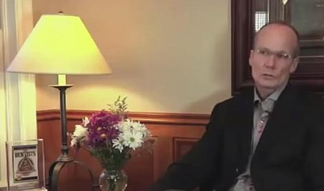 Palmer, en un vídeo promocional de su clínica (YOUTUBE/ABC NEWS)