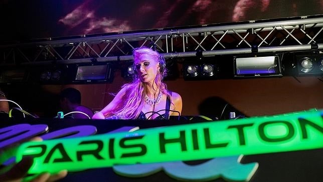 Paris Hilton y el rentable negocio de pinchar en una discoteca de Ibiza