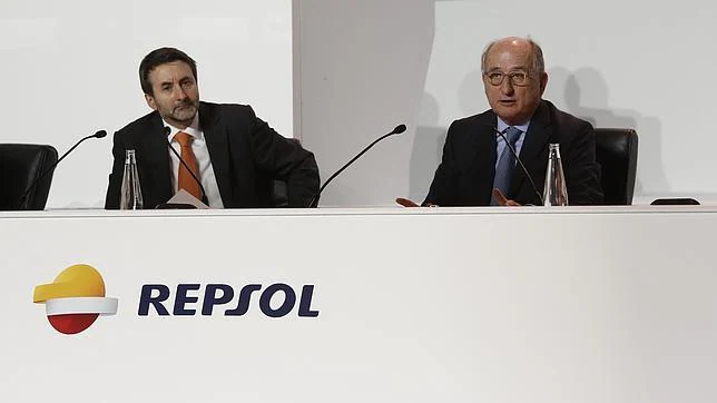 Antonio Brufau junto a Jon Imaz en la última junta de accionistas de Repsol