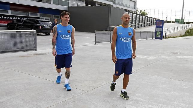 Messi y Mascherano se dirigen a hacerse las pruebas médicas en la ciudad deportiva del Barcelona