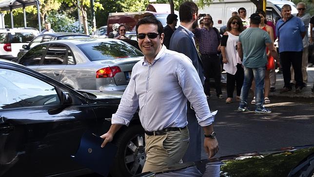 Tsipras propone otro referéndum sobre el tercer rescate pero dentro de Syriza