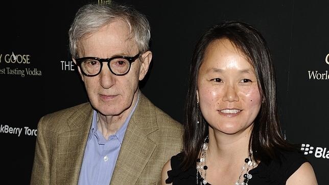 El cineasta Woody Allen y su mujer, Soon-Yi, a la que saca 35 años