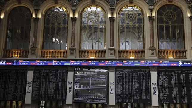 Panel informativo de la Bolsa española durante el último día de julio