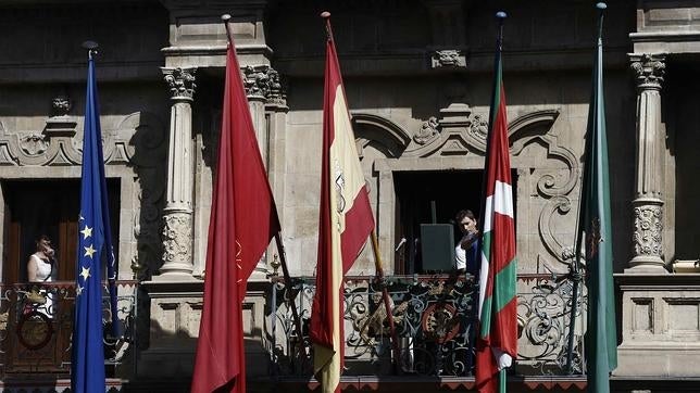 Un juzgado de Pamplona avala la colocación de la ikurriña en los ayuntamientos navarros