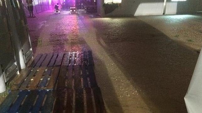 Un gran diluvio inunda y paraliza el Festival Arenal Sound