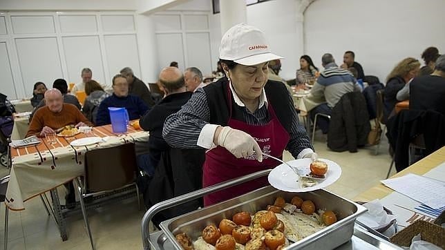 Más de 200.000 personas no pueden comer carne al menos cada dos días en Cataluña