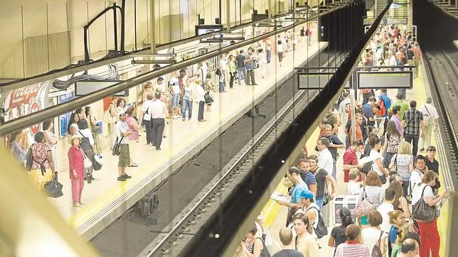 Altas temperaturas y largas esperas en el Metro de Madrid