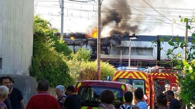 Llegan a España los pasajeros del AVE incendiado en Francia