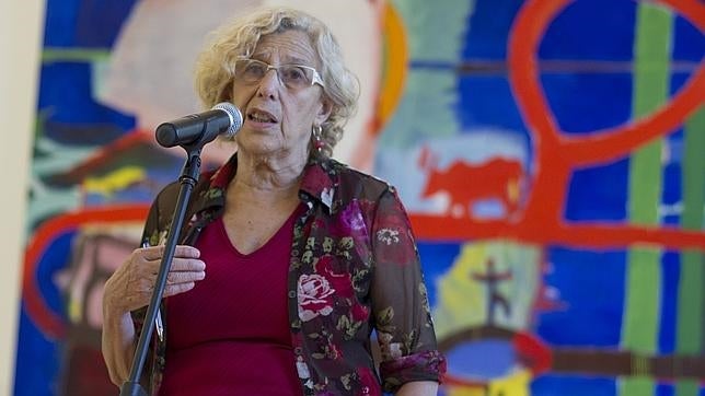 Carmena garantiza el realojo a los vecinos del edificio derrumbado en Carabanchel