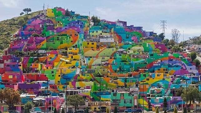 Artistas mexicanos convierten una barriada deprimida en un gran mural multicolor