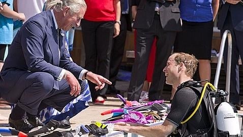 Dukeandduchessofcambridge.org/ El Príncipe Guillermo en actividades de su club subacuático