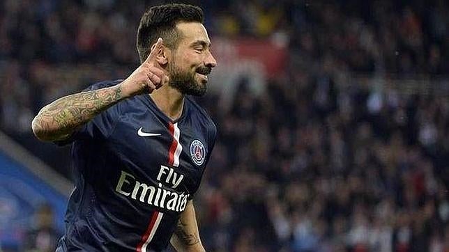 Ezequiel Lavezzi, celebra su gol con el PSG