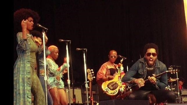 Lenny Kravitz enseña su órgano viril en un concierto en Suecia