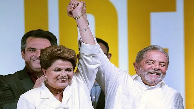 La presidenta de Brasil, Dilma Rousseff, junto a su predecesor, Luiz Inácio Lula da Silva
