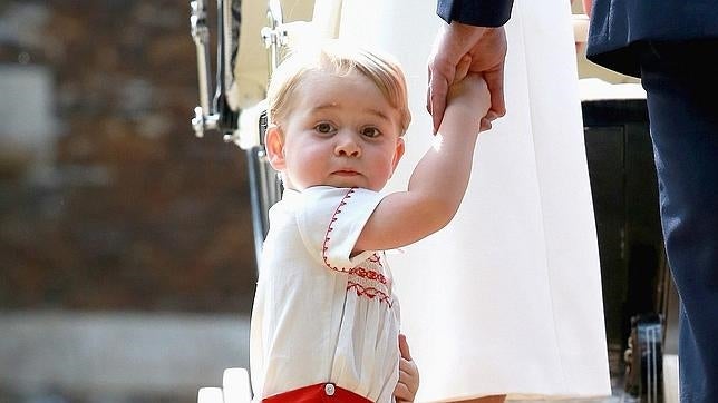 Jorge de Cambridge disfruta de un día de playa antes de su fiesta de cumpleaños