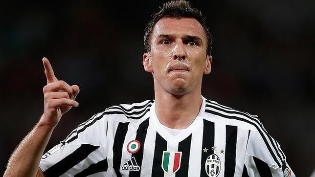 Mandzukic y Dybala se estrenan y dan la Supercopa de Italia al Juventus