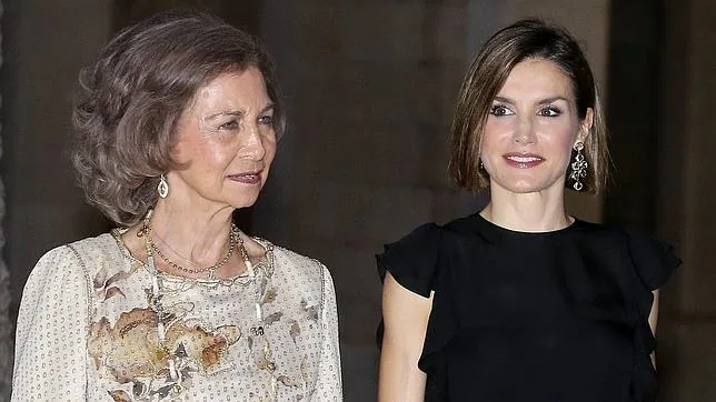 Doña Letizia y Doña Sofía en el Palacio de la Almudaina de Palma de Mallorca