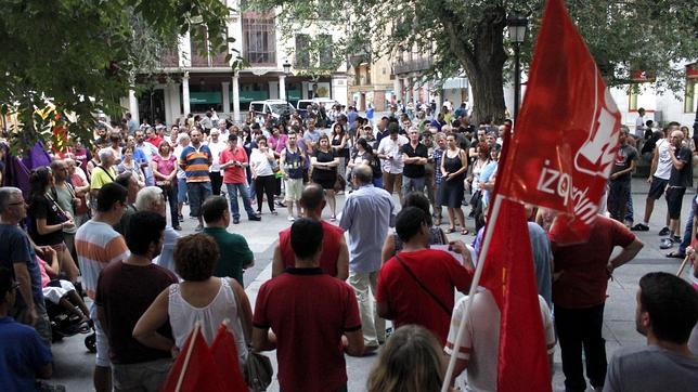 Más de 100 personas se concentran contra las agresiones neonazis en Toledo