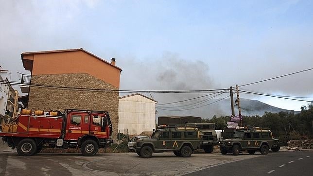 Efectivos otras de comunidades y de Portugal se suman a extinción del fuego de Gata