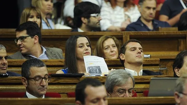 Albert Rivera e Inés Arrimadas en el Parlamento de Cataluña