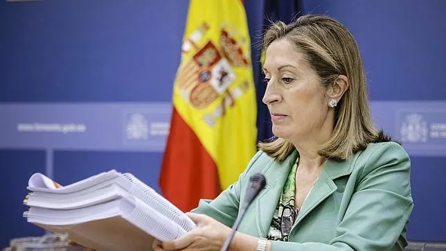 La ministra de Fomento, Ana Pastor, al presentar los presupuestos de su departamento para 2016