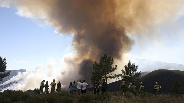 Despliegue de medios contra el fuego en Extremadura, Asturias, Canarias y León