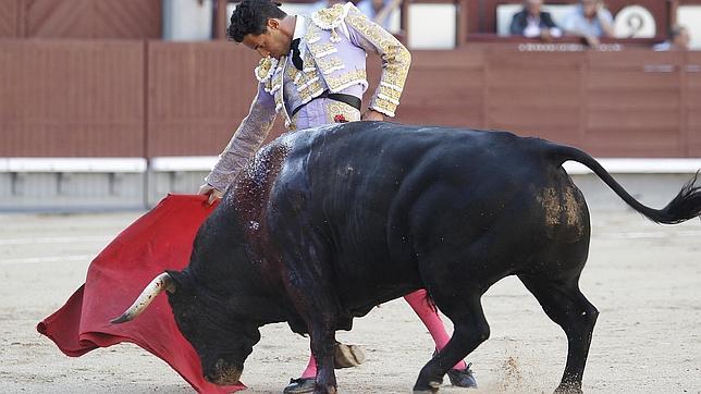 Lujosa faena de Iván Vicente al rico «Pordiosero» en Las Ventas