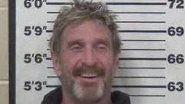 Detienen al excéntrico informático John McAfee por conducir bajo la influencia de las drogas