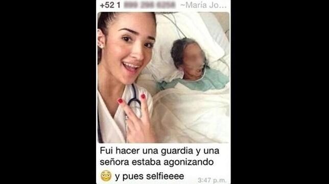 Una estudiante de Medicina indigna a las redes al tomarse un «selfie» con una anciana agonizante