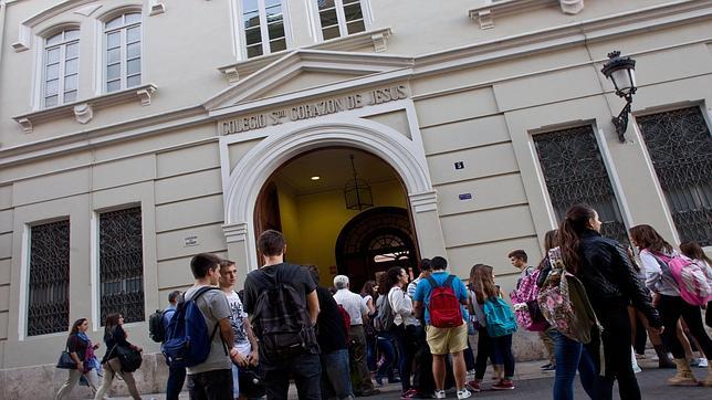 Los padres católicos irán a los tribunales si el Consell recorta los conciertos educativos