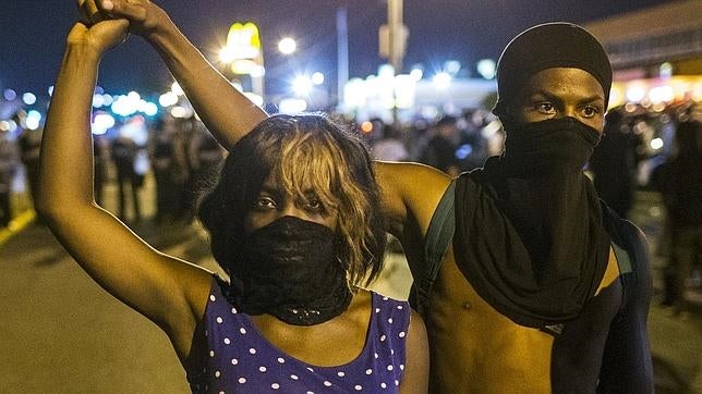 Unos 150 detenidos en Ferguson durante la conmemoración del asesinato de Michael Brown