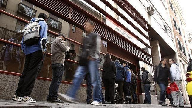 Cerca de 90.000 canarios llevan como mínimo dos años en paro