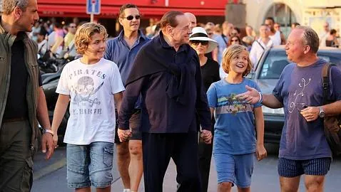 Silvio Berlusconi difruta de unos días de vacaciones en Saint Tropez