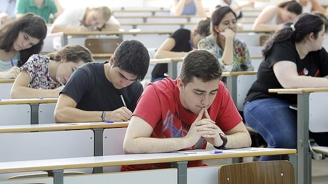 Para el PP sería una «irresponsabilidad» cambiar el calendario de la Lomce