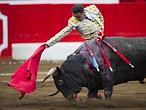 Ponce corta la primera oreja en la vuelta de los toros a San Sebastián