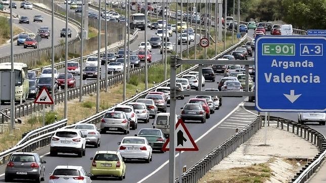 La operación de tráfico más importante del verano arranca con retenciones en Madrid