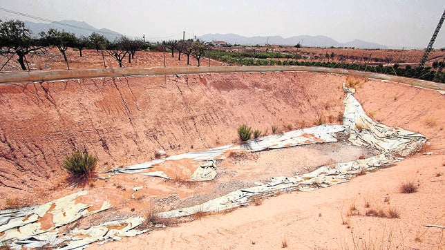 Los regantes agotarán su agua en septiembre si no llega el trasvase